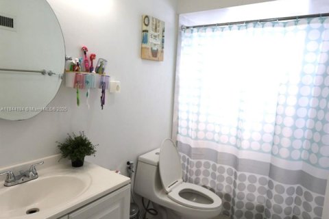 House in Sunrise, Florida 3 bedrooms, 142.79 sq.m. № 1841325 - photo 22