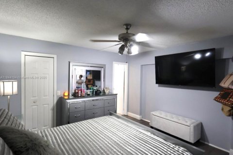 House in Sunrise, Florida 3 bedrooms, 142.79 sq.m. № 1841325 - photo 27