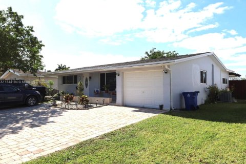 House in Sunrise, Florida 3 bedrooms, 142.79 sq.m. № 1841325 - photo 4