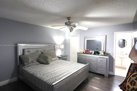 House in Sunrise, Florida 3 bedrooms, 142.79 sq.m. № 1841325 - photo 26