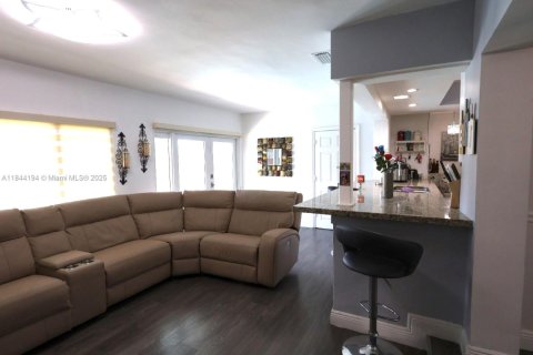 House in Sunrise, Florida 3 bedrooms, 142.79 sq.m. № 1841325 - photo 19