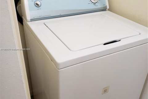 Condominio en alquiler en Coral Springs, Florida, 1 dormitorio, 72.46 m2 № 1923318 - foto 5