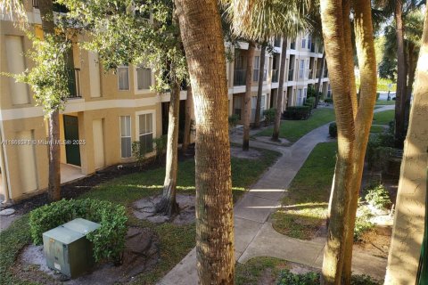Condominio en alquiler en Coral Springs, Florida, 1 dormitorio, 72.46 m2 № 1923318 - foto 13