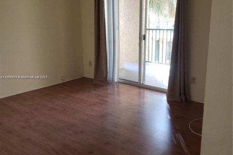 Condominio en alquiler en Coral Springs, Florida, 1 dormitorio, 72.46 m2 № 1923318 - foto 8