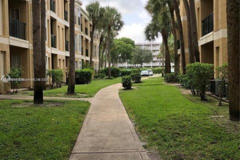 Condominio en alquiler en Coral Springs, Florida, 1 dormitorio, 72.46 m2 № 1923318 - foto 15