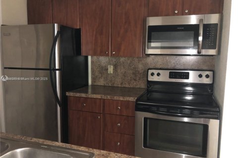 Condominio en alquiler en Coral Springs, Florida, 1 dormitorio, 72.46 m2 № 1923318 - foto 2