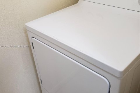 Condominio en alquiler en Coral Springs, Florida, 1 dormitorio, 72.46 m2 № 1923318 - foto 4