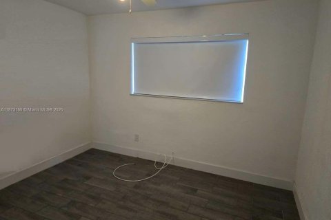 Villa ou maison à louer à Miami, Floride: 2 chambres, 125.6 m2 № 1923501 - photo 5