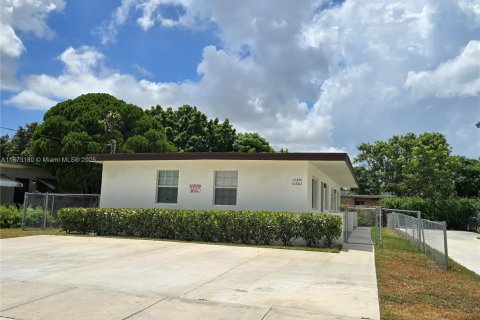 Villa ou maison à louer à Miami, Floride: 2 chambres, 125.6 m2 № 1923501 - photo 1