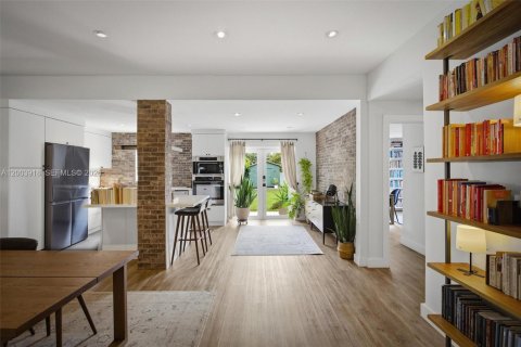 Villa ou maison à vendre à Miami Springs, Floride: 3 chambres, 134.52 m2 № 2069391 - photo 5