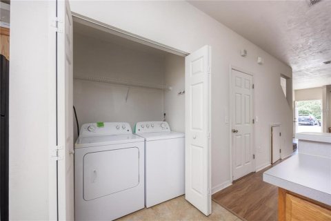 Adosado en alquiler en Gainesville, Florida, 2 dormitorios, 109.25 m2 № 1853574 - foto 3