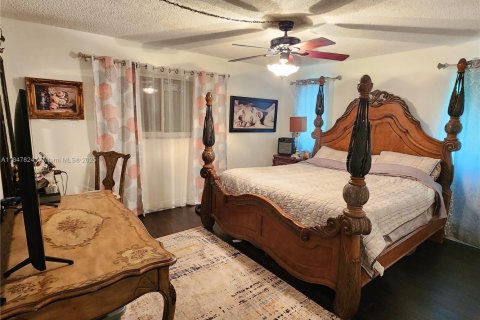 House in Hollywood, Florida 4 bedrooms, 161.65 sq.m. № 1848759 - photo 5