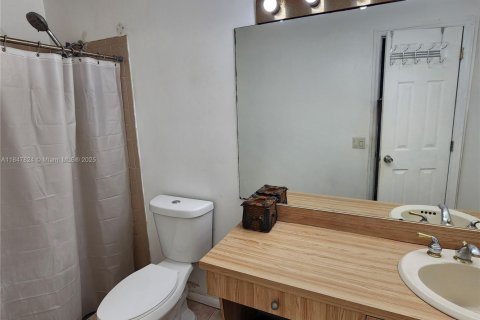 House in Hollywood, Florida 4 bedrooms, 161.65 sq.m. № 1848759 - photo 12