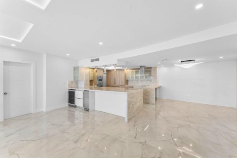 Copropriété à vendre à Boca Raton, Floride: 2 chambres, 176.89 m2 № 2175350 - photo 12