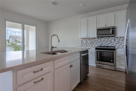Adosado en venta en Hollywood, Florida, 3 dormitorios, 176.98 m2 № 1698701 - foto 11