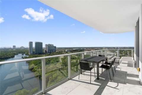 Condo in North Miami Beach, Florida, 2 bedrooms № 1988404 - photo 4