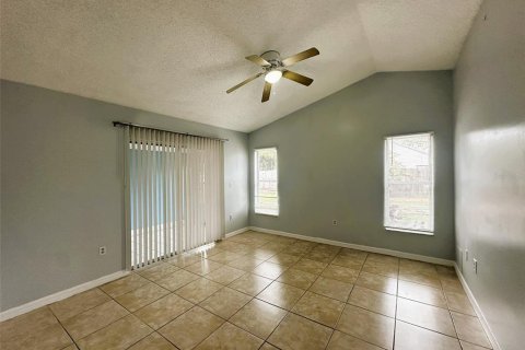 House in Orlando, Florida 3 bedrooms, 123.19 sq.m. № 2148218 - photo 8