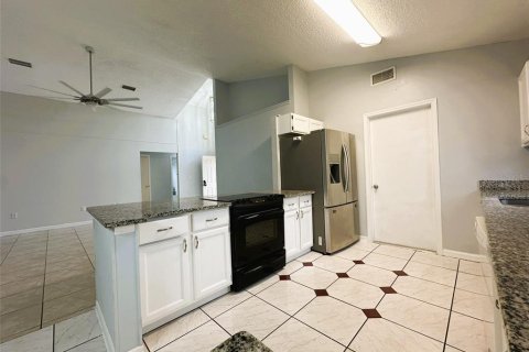 House in Orlando, Florida 3 bedrooms, 123.19 sq.m. № 2148218 - photo 13