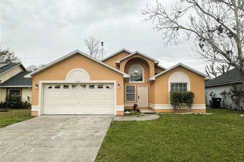 House in Orlando, Florida 3 bedrooms, 123.19 sq.m. № 2148218