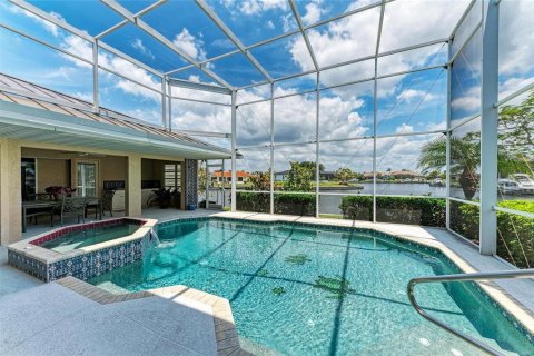 House in Punta Gorda, Florida 3 bedrooms, 298.12 sq.m. № 1741181 - photo 4