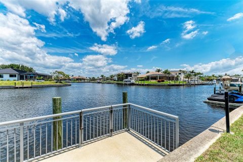 House in Punta Gorda, Florida 3 bedrooms, 298.12 sq.m. № 1741181 - photo 3