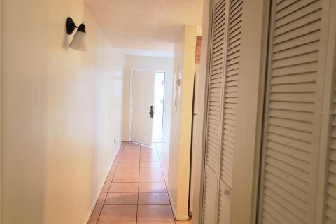 Condominio en alquiler en Tampa, Florida, 1 dormitorio, 46.82 m2 № 2104728 - foto 5