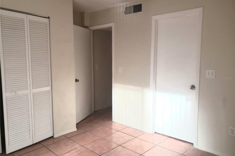 Condominio en alquiler en Tampa, Florida, 1 dormitorio, 46.82 m2 № 2104728 - foto 3