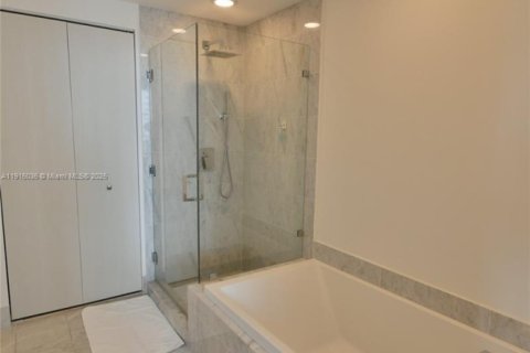 Condominio en alquiler en Miami, Florida, 3 dormitorios, 134.71 m2 № 2015986 - foto 30