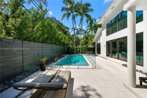 House in Miami, Florida 5 bedrooms, 337.42 sq.m. № 2013088 - photo 28