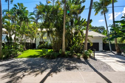 House in Miami, Florida 5 bedrooms, 337.42 sq.m. № 2013088 - photo 4