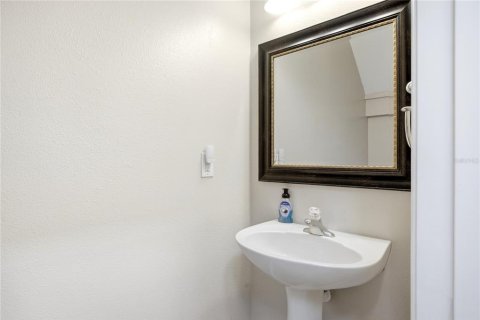 Townhouse in Wesley Chapel, Florida 3 bedrooms, 170.2 sq.m. № 2230850 - photo 15