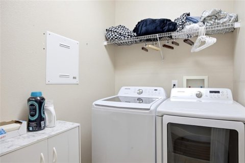 Townhouse in Wesley Chapel, Florida 3 bedrooms, 170.2 sq.m. № 2230850 - photo 25