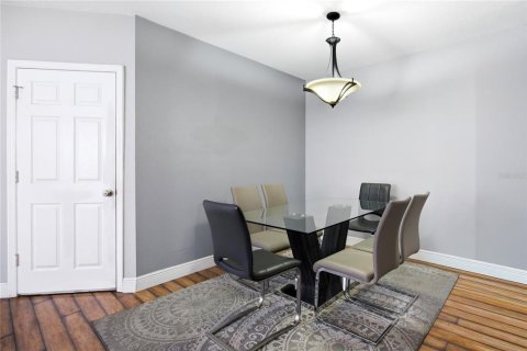 Townhouse in Wesley Chapel, Florida 3 bedrooms, 170.2 sq.m. № 2230850 - photo 5
