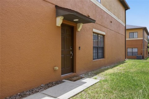Townhouse in Wesley Chapel, Florida 3 bedrooms, 170.2 sq.m. № 2230850 - photo 3