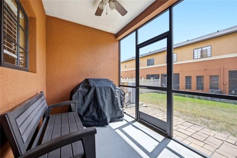 Townhouse in Wesley Chapel, Florida 3 bedrooms, 170.2 sq.m. № 2230850 - photo 12