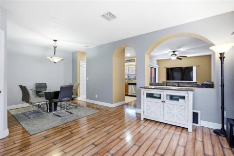 Townhouse in Wesley Chapel, Florida 3 bedrooms, 170.2 sq.m. № 2230850 - photo 4