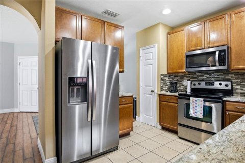 Townhouse in Wesley Chapel, Florida 3 bedrooms, 170.2 sq.m. № 2230850 - photo 9