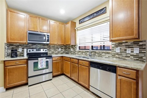 Townhouse in Wesley Chapel, Florida 3 bedrooms, 170.2 sq.m. № 2230850 - photo 6