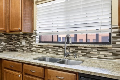 Townhouse in Wesley Chapel, Florida 3 bedrooms, 170.2 sq.m. № 2230850 - photo 7