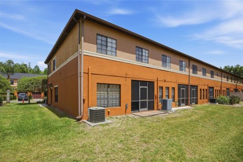 Townhouse in Wesley Chapel, Florida 3 bedrooms, 170.2 sq.m. № 2230850 - photo 14