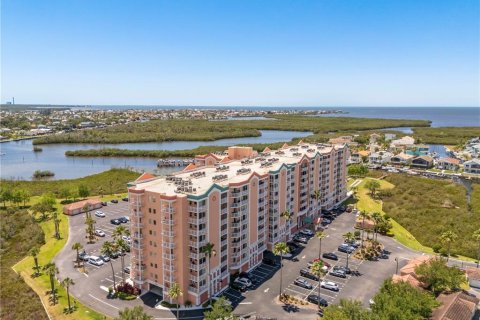 Condo à New Port Richey, Floride, 2 chambres  № 2094292