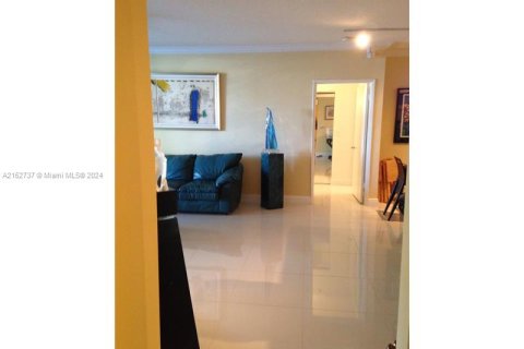 Снять в аренду кондоминиум в Авентура, Флорида 3 спальни, 122.63м2, № 2034236 - фото 2