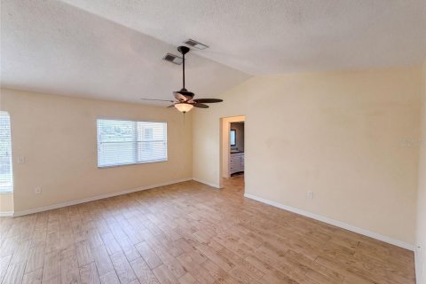 House in Spring Hill, Florida 3 bedrooms, 169.27 sq.m. № 2305182 - photo 14
