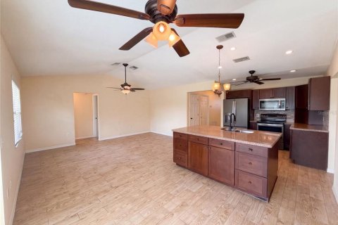 House in Spring Hill, Florida 3 bedrooms, 169.27 sq.m. № 2305182 - photo 7