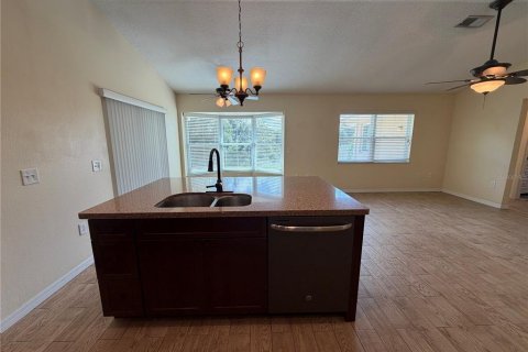 House in Spring Hill, Florida 3 bedrooms, 169.27 sq.m. № 2305182 - photo 10