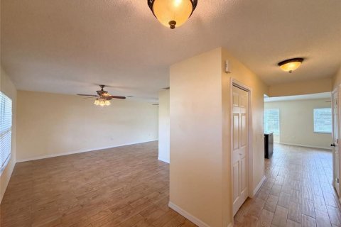 House in Spring Hill, Florida 3 bedrooms, 169.27 sq.m. № 2305182 - photo 15