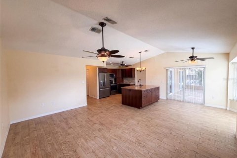 House in Spring Hill, Florida 3 bedrooms, 169.27 sq.m. № 2305182 - photo 18