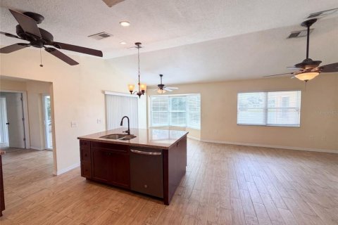 House in Spring Hill, Florida 3 bedrooms, 169.27 sq.m. № 2305182 - photo 9