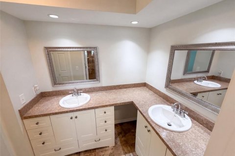 House in Spring Hill, Florida 3 bedrooms, 169.27 sq.m. № 2305182 - photo 29
