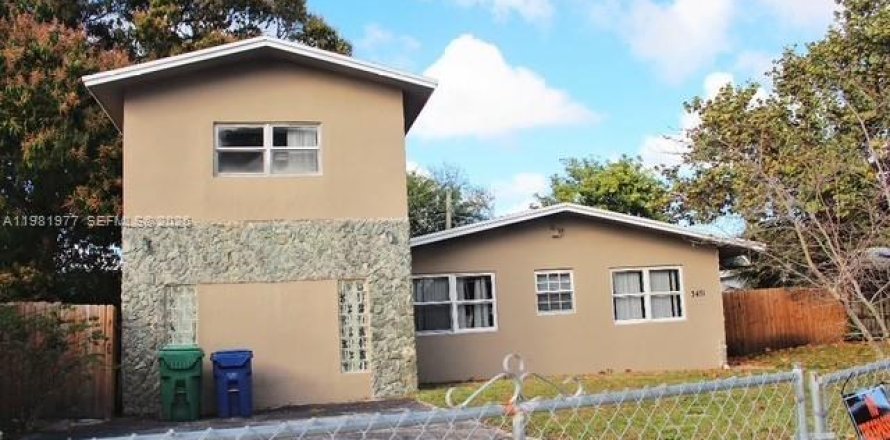 House in Lauderhill, Florida 4 bedrooms, 214.88 sq.m. № 2043222